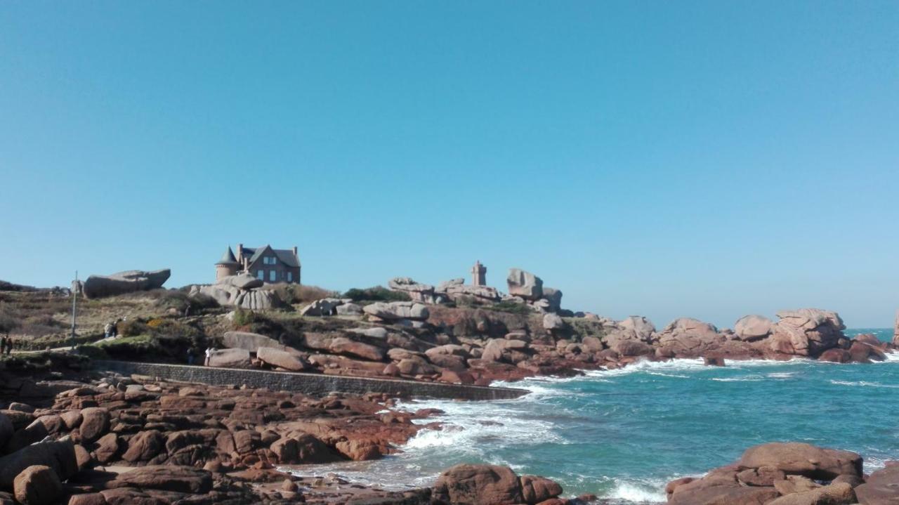 Vue Mer Cote De Granit Rose En Bretagne Trébeurden Exteriér fotografie